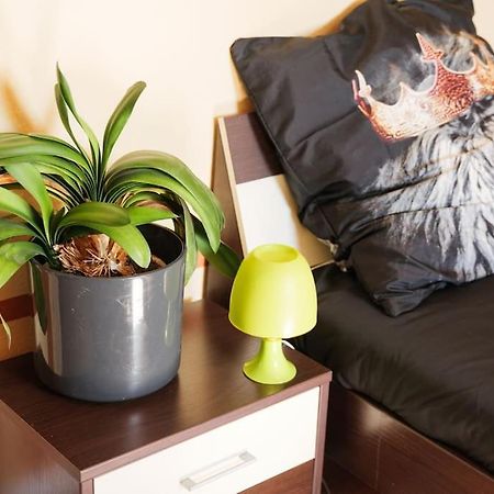 - 3-Bedroom Apartment Luxury: Central & Spacious In Duisburg & Big Tv And Kitchen - Exterior foto