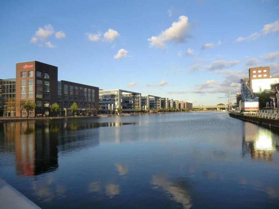 - 3-Bedroom Apartment Luxury: Central & Spacious In Duisburg & Big Tv And Kitchen - Exterior foto