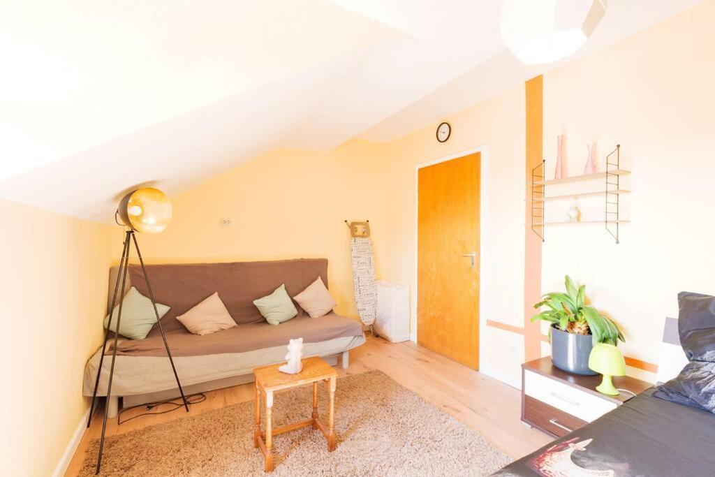 - 3-Bedroom Apartment Luxury: Central & Spacious In Duisburg & Big Tv And Kitchen - Exterior foto