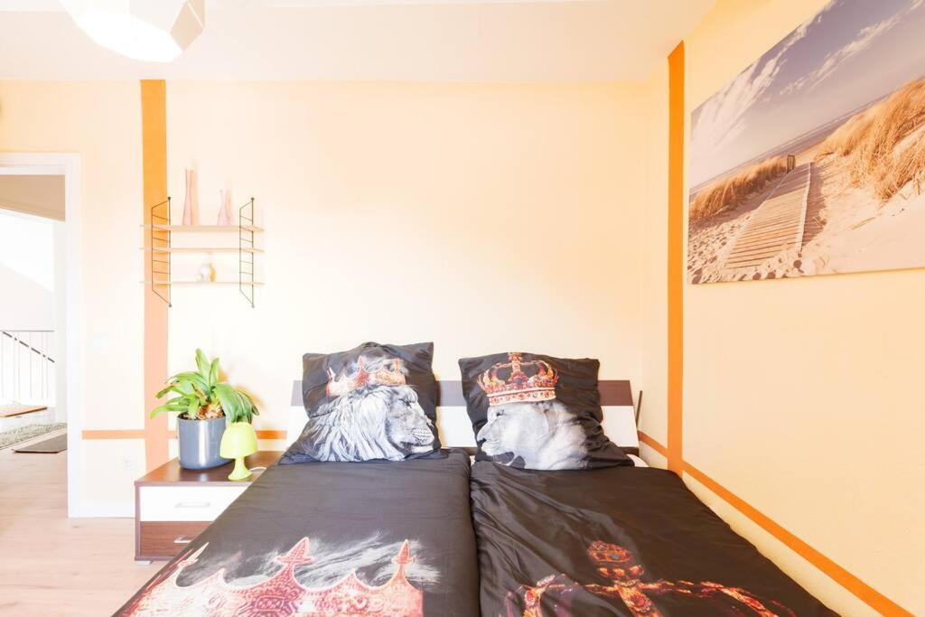 - 3-Bedroom Apartment Luxury: Central & Spacious In Duisburg & Big Tv And Kitchen - Exterior foto